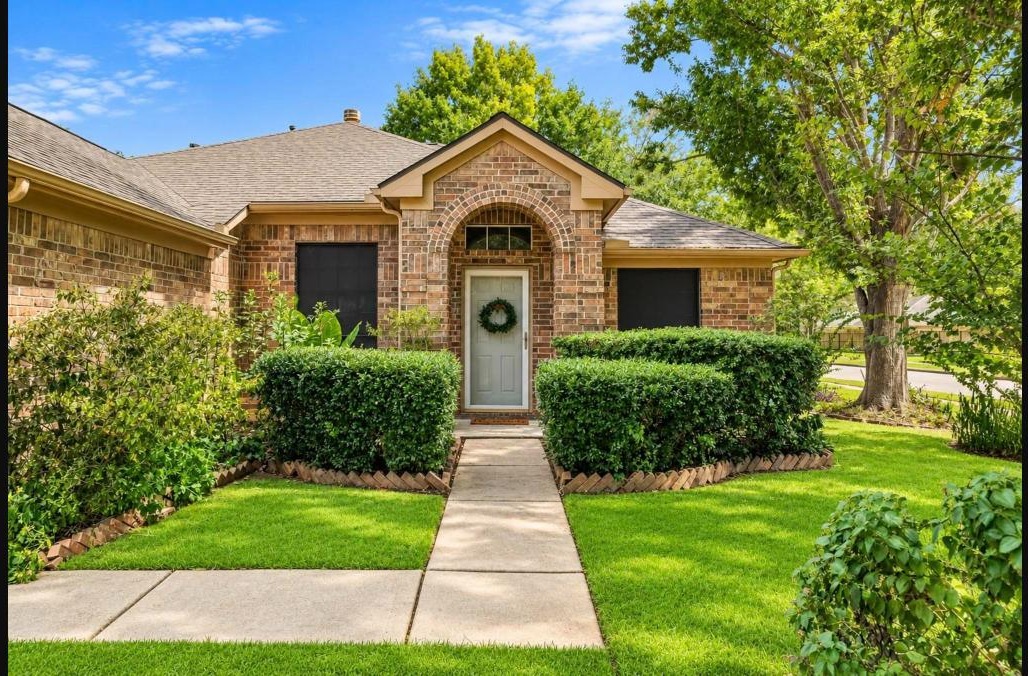 A Sugar Land home prepared and listed for sale by Lia Hatvany, a top real estate agent helping sellers get top dollar